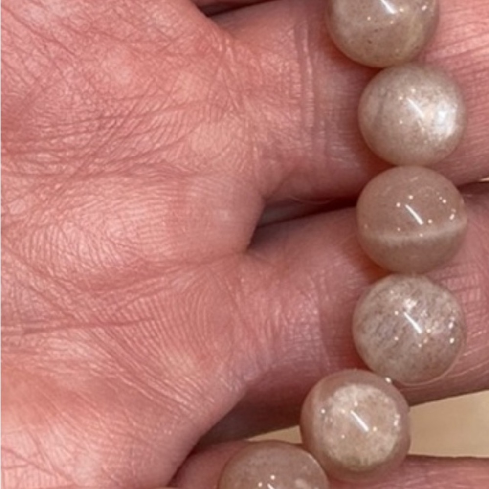 Peach Moonstone AAA quality stretch bracelet - Picture 3 of 4